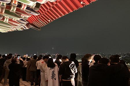 12階の大宴会場で開催される年越しカウントダウンパーティで知られ、年越し時にはベランダが開放され……