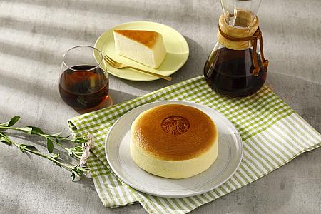 いつもはカットケーキのみだけど、この時期はホールケーキを販売！