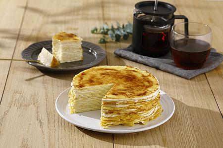 いつもはカットケーキのみだけど、この時期はホールケーキを販売！