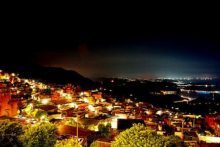 夕陽と夜景も……。昼も夕方も夜も楽しみたい方は16～17時くらいを狙ってみては？