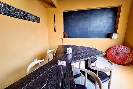 ナビがお店にいる間、常連さんとおぼしき地元の人々や高雄に住む日本人も来られていましたよ。