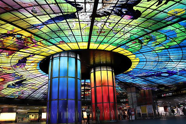 台湾南部の都市「高雄」。台北に比べるとまだまだ訪れる方は少ないですが、ナビは個人的に大好きな場所です。先日の高雄旅行で、高雄MRTの最も有名な「美麗島」駅出口を出てすぐのところに抹茶カフェ「安庵」を見つけました。