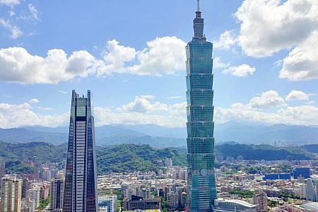 微風信義のレストランから見る台北101