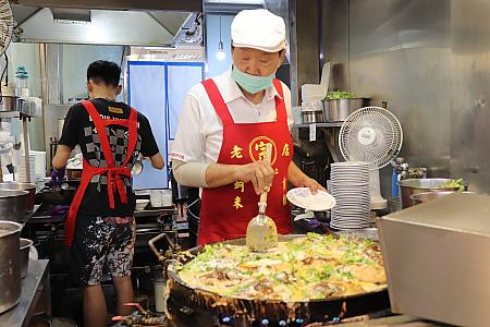 寧夏夜市の蚵仔煎(カキのオムレツ)