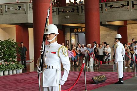 一度は行くべき台北市観光15選＋α  台湾観光地 台北観光地 台北観光スポット 台北旅行 台湾旅行 台北観光名所 台北101 国立故宮博物院 龍山寺 北投温泉 猫空 忠烈祠 中正紀念堂 国父紀念館 大稲埕 大稻埕 迪化街 永康街 夜市 華山1914文創園区 松山文創園区 松菸 圓山大飯店 円山大飯店 国立台湾博物館 九份 十分 淡水 烏来 烏來野柳