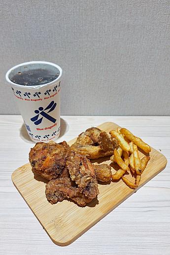 「藍蜻蜓速食專賣店」の唐揚セット