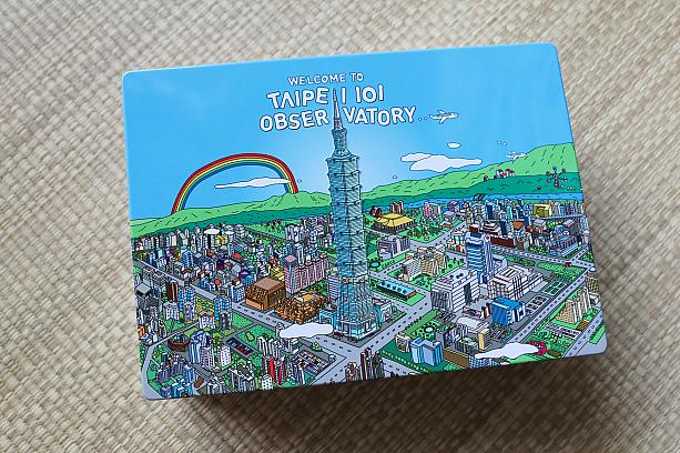 台北101のポップなイラストがキュートな缶はラング・ド・シャを食べ終わった後もナビオフィスで愛用中！