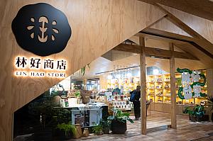 店の奥ではアイスクリームの販売も