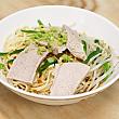 「玉里麵」は豚骨ベースのスープと手打ち麺が基本です。もちもち＋つるつるとした食感から「台湾式ラーメン」との呼び名もあるとか。