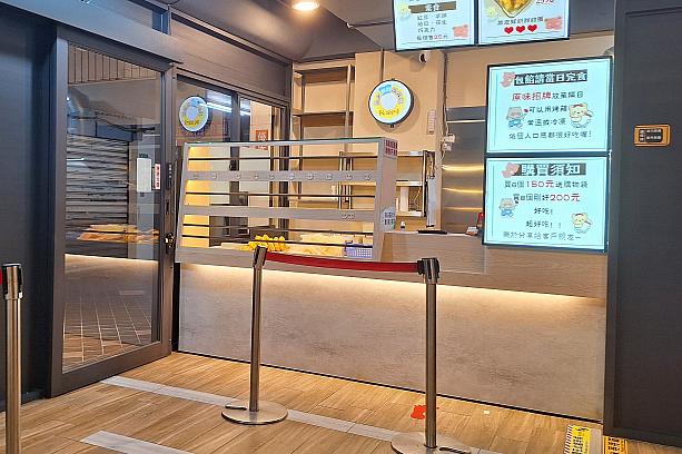 「忠孝店」はMRT「忠孝復興」駅から徒歩5分で到着するというアクセスの良さなんですが、住所だけを頼りにお店を探してみると見つからないんだそう。というわけで、台北ナビ読者の皆様が迷わぬよう行き方動画を撮影してみました。