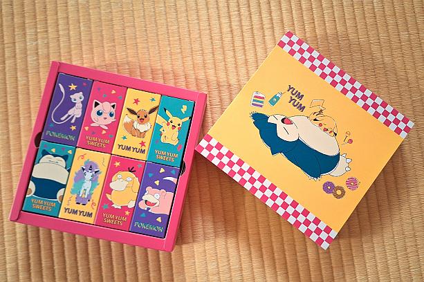ナビがお土産に選んだのはポケモンたちが描かれているパイナップルケーキ！