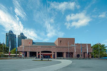 高雄市立美術館