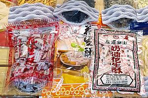 乾物はもちろん食べだすと止まらなくなっちゃうお菓子系のお店もたくさん！