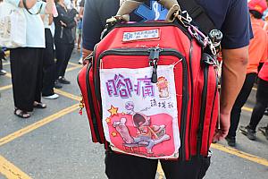 台風一過で暑い！熱気で熱い！遶境の列には水分補給車や救護隊も