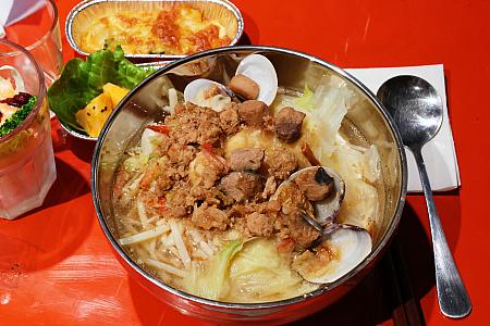 奉仕で忙しい時もササっと食べられる雑炊風ごはん(湯飯)は、屏東迎王でよく食べられます