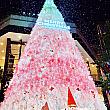 【台北クリスマス】信義区のクリスマスといえば「新光三越」の雪降るクリスマスツリー！20ｍ越えのビックなクリスマスツリーです 台湾クリスマス 台北クリスマス 新光三越 クリスマスツリー 信義区 アイスランド フォトスポット 雪降る 定番 JanineRewell ユールラッズ YuleLadsサンタクロース