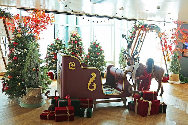クリスマスムードなんだけど、ところどころに紅葉の葉っぱが…？高山もテーマのひとつで、台湾中部にある福壽山農場という高山秘境とコラボしているので、クリスマスデコレーションとともに、真っ赤な楓やリンゴも出迎えてくれます！この、福壽山農場の秋×クリスマスバージョンの展示は、来年1月2日まで！