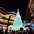 先日、「台北信義新天地A11」前にあるビッグなクリスマスツリーは雪が降ってきて大人気だよ！とお伝えしたが、信義区には「新光三越」が4つもあり、そのどれもが2024年のクリスマスにめちゃくちゃ気合が入っているんです！