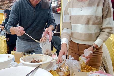 どんなにがんばって食べても食べ切れない……これはバンドーの鉄則なのかもしれません。だからビニール袋が用意されているのもバンドーの特徴。余った料理はお持ち帰りして無駄にしません。おうちに帰っても余韻を楽しめちゃう！さすが台湾。