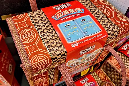 こんな入れ物に入った大人向けの粉ミルクを発見！このバッグ、春節以外にも使えそう！