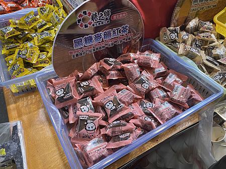 お湯で溶かすお茶を発見！味の種類も豊富で、これは便利そう。バラマキ用のお土産にもいいかも！？