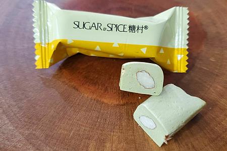 袋を開けると濃厚な桃の香りが漂い、ほんのりウーロン茶の味を感じます！「糖村」のヌガーファンは試してみてくださいね！