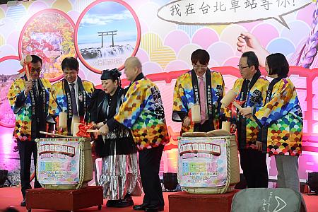 渡辺さんには台湾から茨城に直行便を運行しているタイガーエアから、記念品としてオリジナルのキャリーバッグが贈られました。鏡割り、記念撮影とイベントが進む中、ナビは朝ドラ「おむすび」の影響で、渡辺さんがアキピーに見えて仕方なかったです...