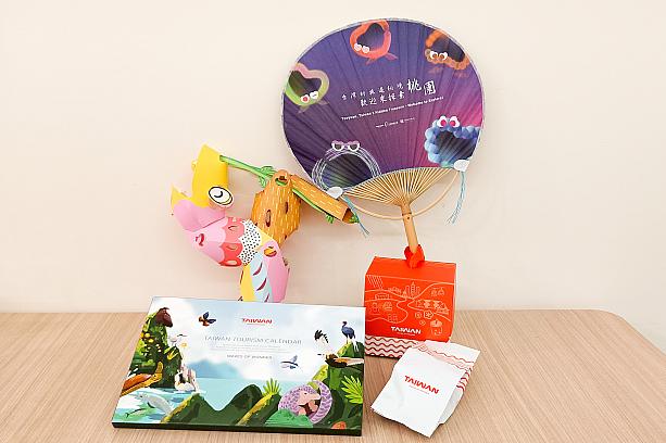 ここでパスポートを提示すると、台湾観光庁から素敵なプレゼントがいただけます♡ステージ観覧席チケットと特製ミニランタン……それにお茶やカレンダーなど盛りだくさん！大きめのバッグ持参で来場することをおすすめします。