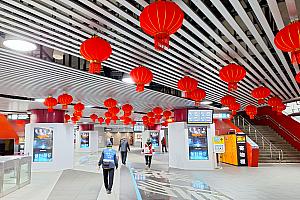 桃園空港MRT「A19 桃園體育園區」駅も飾り付け
