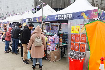 即席セブンイレブンではショッピング＋59元でオープンちゃんランタンを販売していましたよ