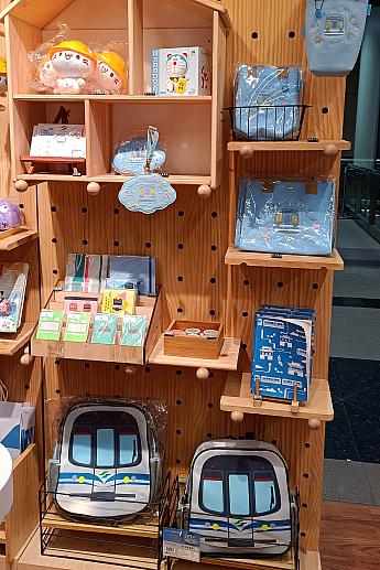 もうとにかく様々なグッズが売られています！