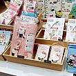 路線地図が描かれているハンカチやスマホストラップ