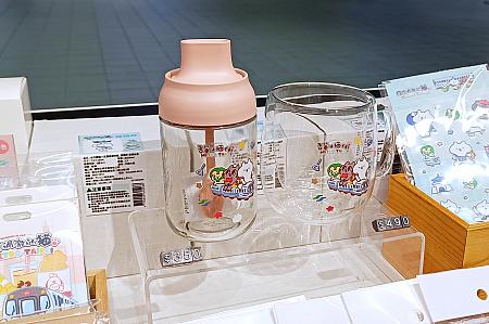 コップや調味料入れ