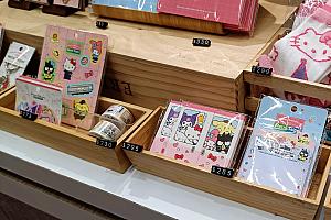 シールやマステ、ノートなどの文房具類