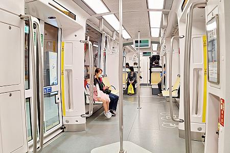 ライトレールだから当たり前なんですが、高雄の「輕軌(ライトレール)」と見た目も乗り方もほぼ同じということを学びました！