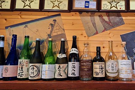 日本の酒がずらりと並べられていたり、カウンター席があったり、スタッフさんのユニホームもどことなく日本を意識している感じかな？