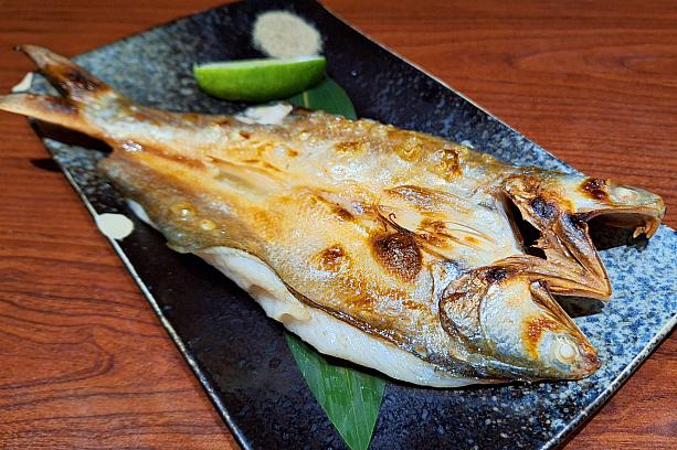 ナビが「狗一下」で最も好きなもの、それは一夜干し！ほかにも一夜干しの種類があるんですが、ナビが選んだのは「自製午魚一夜干(南洋アゴナシの一夜干し)320元」。「狗一下」の一夜干しは、うまみがぎゅっと詰まっていて、しっとりしていて、おいしいんです！白ご飯と合わせて食べたい濃い目の味でビールがあれば進んでいただろうなぁ～！