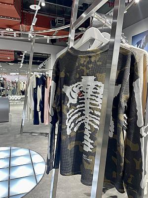 NEWシリーズのワッフル生地のロンTはとても着心地が良さそうです