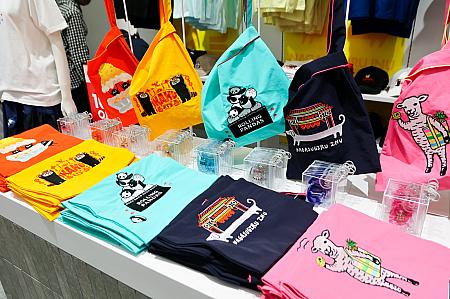 太長的狗夜市にやってきた＜夜市×ナガスギルイヌ＞。(太長的狗とはナガスギルイヌの中国語)こちらはショッピングバッグ790元です。小さめサイズだからバッグに忍ばせておくと、いざという時に役立ちそう！