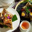 左：臘味鮑魚思鄉粽(アワビの特製ちまき)<br>右：紫米芋頭奶皇粽(紫米とタロイモのカスタードちまき)