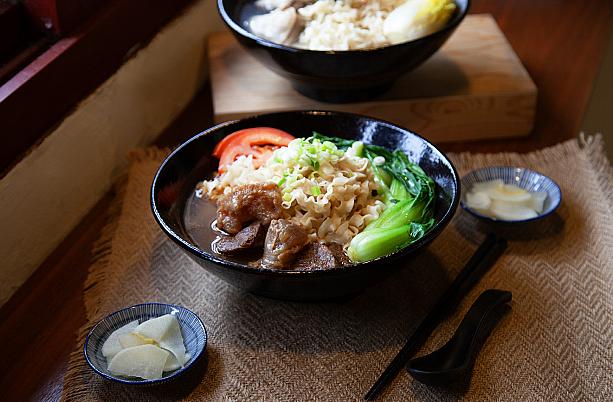 【台北グルメ】ベーグルで有名な「好丘Good Cho’s」で台湾のソウルフード的存在の「牛肉麺」が食べられる！ 好丘 GoodChos 牛肉麺 ソウルフード 台北グルメ ベーグル 眷村 トマト牛肉麺 チキンスープ麺 半筋半肉番茄牛肉麵 元盅雞湯麵眷村フード