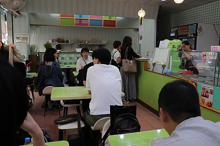 【台湾スイーツ】台北にあるマンゴーかき氷の人気店「冰讚(ビンザン)」、2025年のお値段は？プリンは何個乗せれる？ルールなど……調べてきました！ 冰讚 氷讃 ビンザン ピンザン マンゴーかき氷 2025年 値段 プリン芒果雪花冰