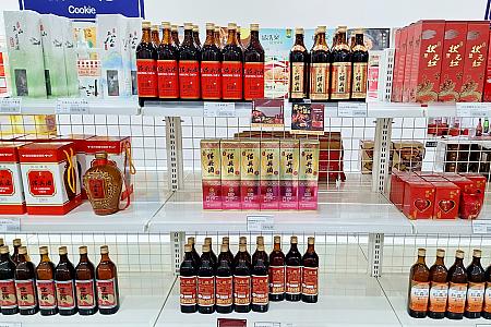 【台湾土産】台灣啤酒(台湾ビール)好きは行って損なし！「台北啤酒工場」内の「產品推廣中心 」には台酒(TTL)ブランドのアルコール、ドリンクはもちろん、インスタントラーメンやコスメまでそろっています！ 台酒 台湾菸酒公司 台灣菸酒公司 台灣啤酒 台湾ビール 台北啤酒工場 產品推廣中心 即席ラーメン コスメクラフトビール