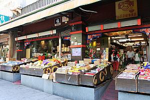 ノスタルジックな商店街