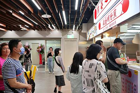 【台湾夜市】台北の人気観光スポット士林夜市の「士林市場地下美食街」が4/25リニューアルオープン！ 士林夜市 士林市場 士林市場地下美食街 士林市場フードコート 台湾夜市 台北夜市 台北観光夜市 台湾グルメ 台湾B級グルメ 台湾屋台 台湾屋台飯 台湾観光 台北観光 台湾旅行 台北旅行 台湾美食台北美食