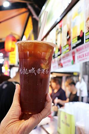 そして、場外(士林市場の周辺)には活気あふれる巨大な夜市が広がります。むしろナビは士林夜市の魅力は場外にあると思っています。併せてチェックしてみてくださいね。