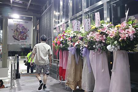 というわけで、さっそくナビも行ってきました！<br>あれ？駐車場入口の脇に新しい入口(下りエスカレーター付き)ができてるぞ。これならMRT「劍潭」駅から歩いてきてもすぐわかる。