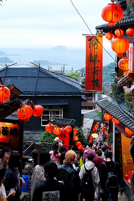 ゴールデンウィークで行きたい海外旅行先ナンバー1の台湾でやっぱり行きたいのは「九份」！赤い提灯が印象的な老街が楽しいですよね！