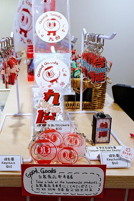 さらに、ご自身がデザインされたオリジナルグッズも人気です。