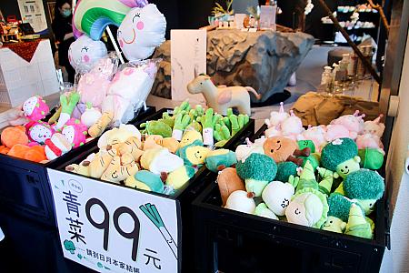 <b>「日月本家SOLMOON」(本館1F)</b><br>地元の特産品類を厳選したセレクトショップです。ナビが気になったのは台中発のヘアケアブランド「Nukah鹿卡」。髪や地肌、環境に配慮したローケミカル＋サロン級の製品を展開しています。地元キッズにはお野菜キーホルダーも人気ですよ！